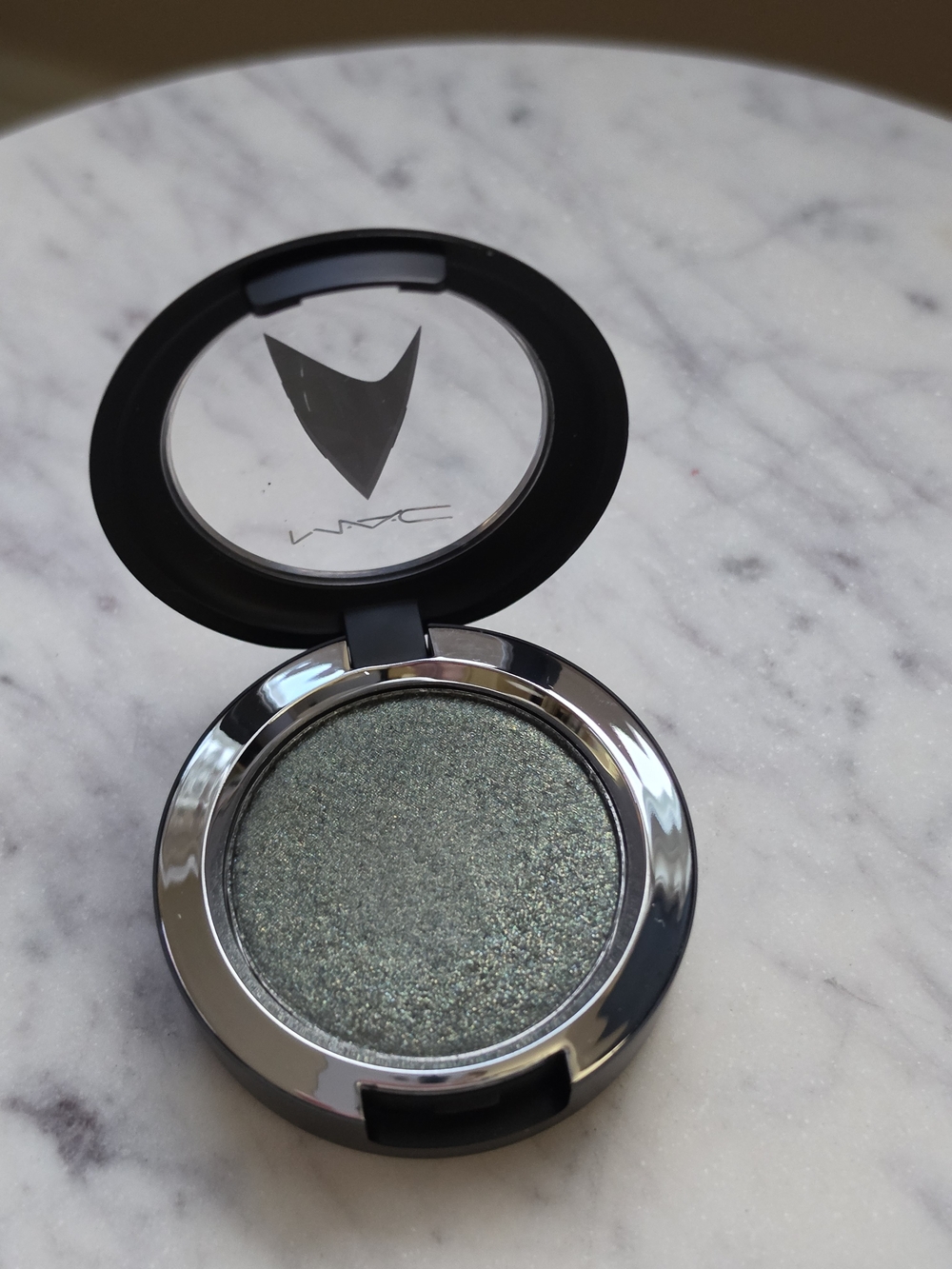 LIMITED EDITION MAC Pressed Pigment - "BIRDS OF PREY"